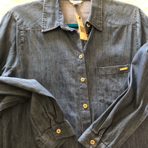 Lightweight GUESS ❤️ Denim button down shirt - Picture 7 of 8